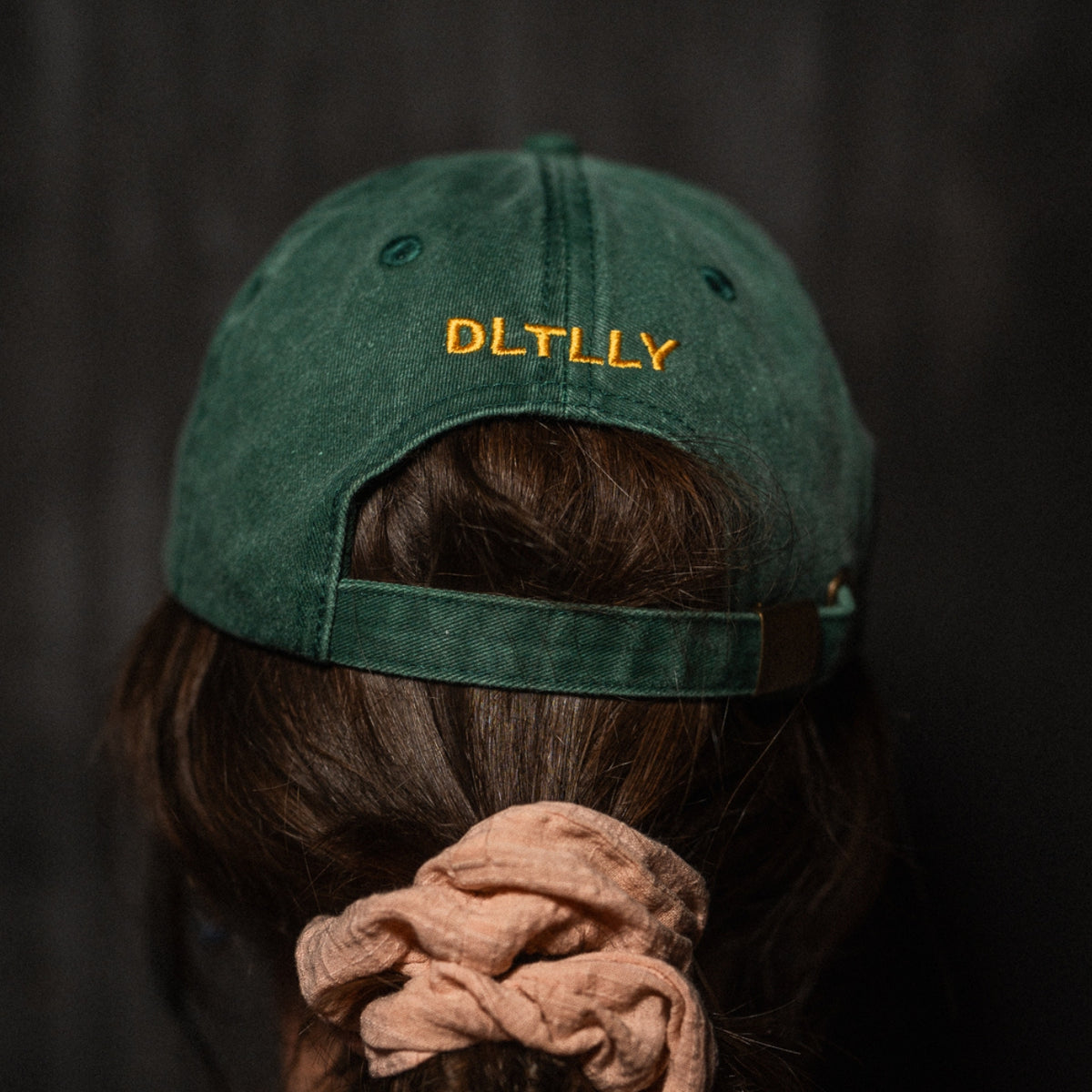 DLTLLY | DADCAP | VINTAGE GREEN | YELLOW STICK